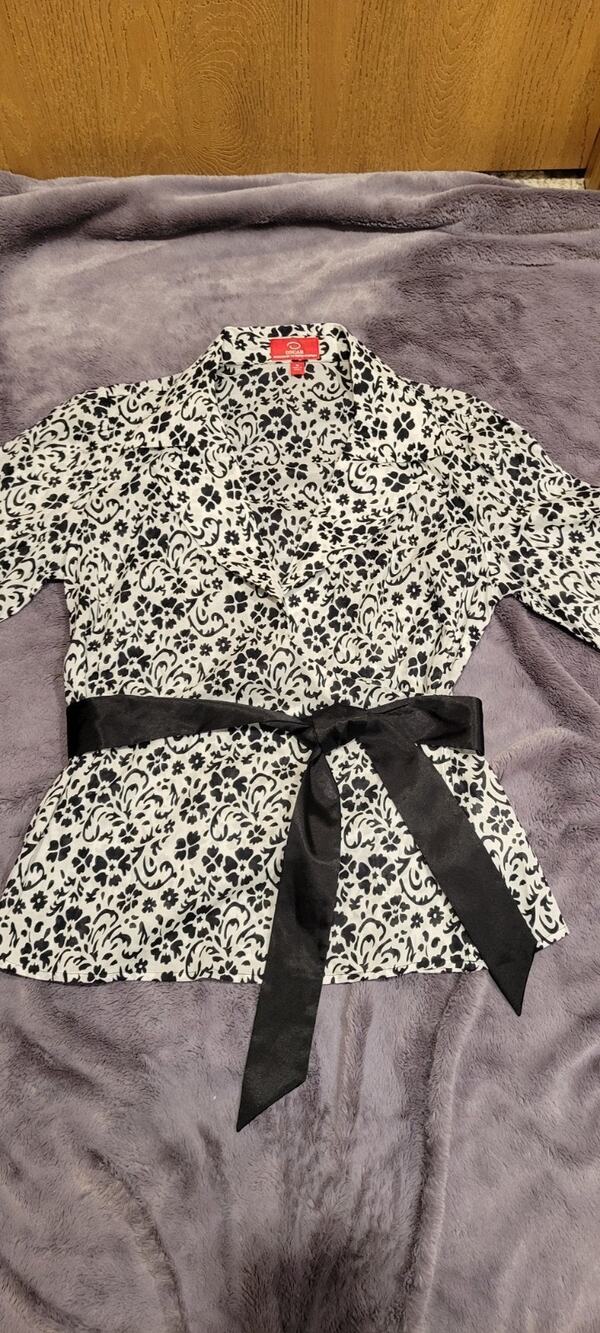 O Oscar de la Renta wrap Floral Blouse with Tie Womens M Black White Office